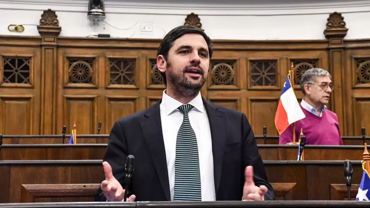 NO ES IDEOLOGÍA, ES JUSTICIA: FIGUEROA DEFIENDE EL FIN DE LAS CONTRIBUCIONES Y LE DICE A LOS ALCALDES QUE NO HABRÁ COMPENSACIÓN DIRECTA — ASÍ DE CLARO