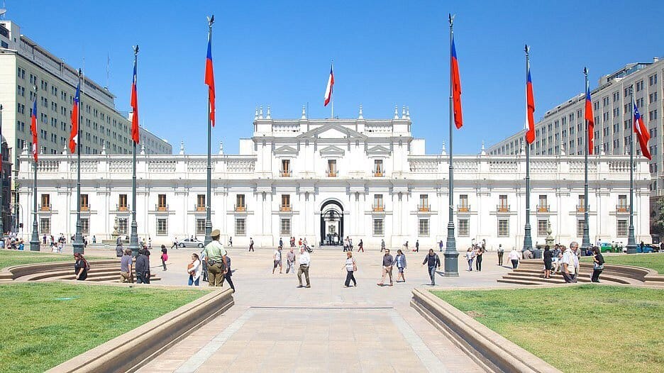 ¿CUÁNTO GANABAN EN EL GOBIERNO DE BORIC Y CUÁNTO GANAN AHORA? LA RADIOGRAFÍA DE TRANSPARENCIA QUE EXPONE EL FIN DEL DERROCHE EN LAS REMUNERACIONES DE LOS ASESORES DE LA MONEDA