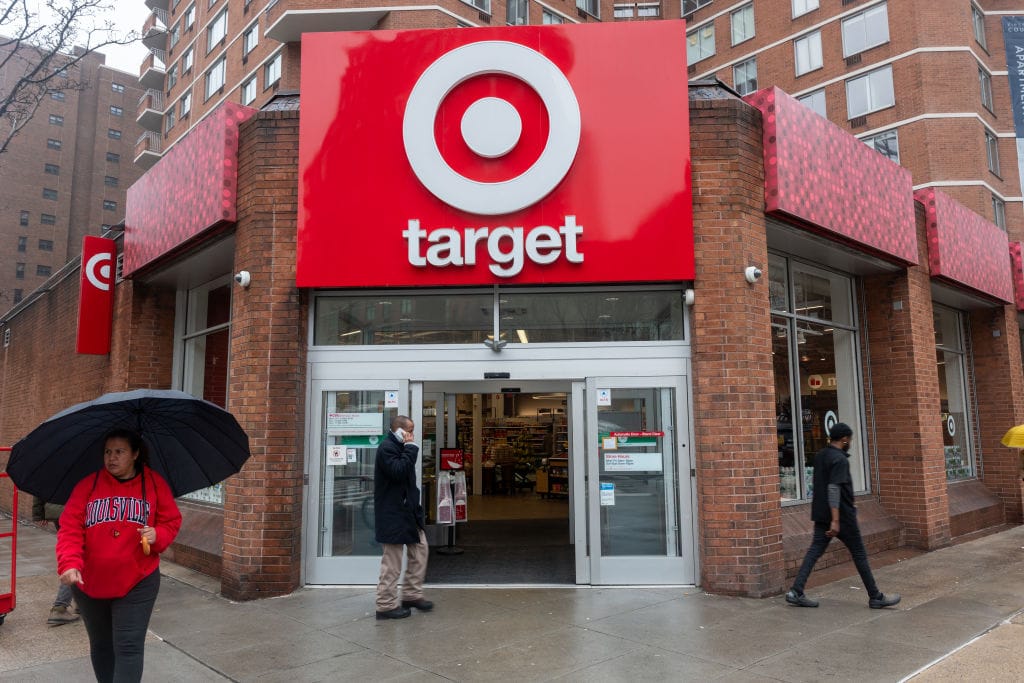 TARGET REPORTA HOY — "DE USAR IA A FUNCIONAR SOBRE IA" · ¿PUEDE SALVAR AL CONSUMIDOR AMERICANO DONDE WALMART FALLÓ?