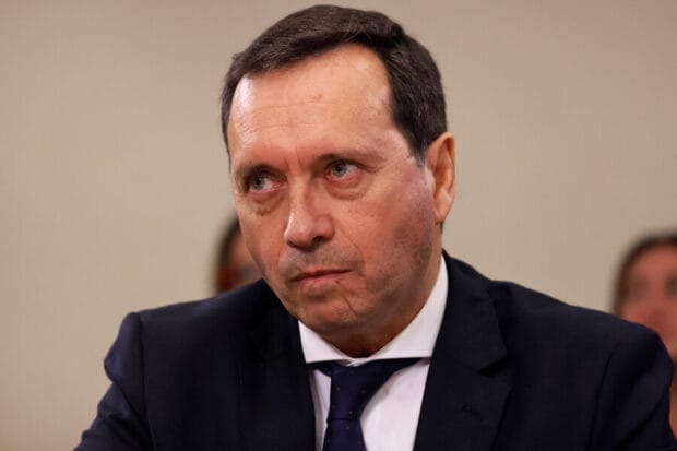 ¿ENTONCES? LA PDI DICE QUE "SIEMPRE EL MENOR SE HA ENTREGADO A UN ADULTO" Y QUE HAY UN ACTA CON PASAPORTE Y DIRECCIÓN EN CADA CASO — PERO IGUAL TUVO QUE "SEGUIR UBICANDO" A 64 NIÑOS HAITIANOS