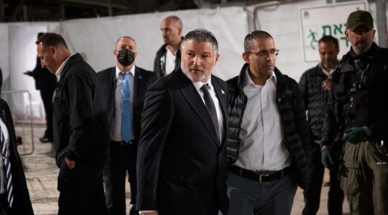 "NO ABSORBEMOS VALORES EN SUELO EXTRANJERO": EL JEFE DEL SHIN BET QUIERE CANCELAR LOS VIAJES A LOS CAMPOS DE CONCENTRACIÓN EN POLONIA, Y YA CANCELÓ EL MES DEL ORGULLO DE LA AGENCIA