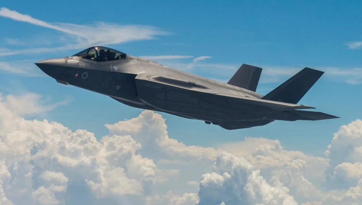 #INTERNACIONAL UN PILOTO ACTIVÓ EL BOTÓN DE ALERTA DE SECUESTRO ANTES DE QUE ISRAEL LE NEGARA LA ENTRADA A SU AVIÓN, OBLIGANDO A LAS FDI A DESPLEGAR CAZAS SOBRE EL MEDITERRÁNEO
