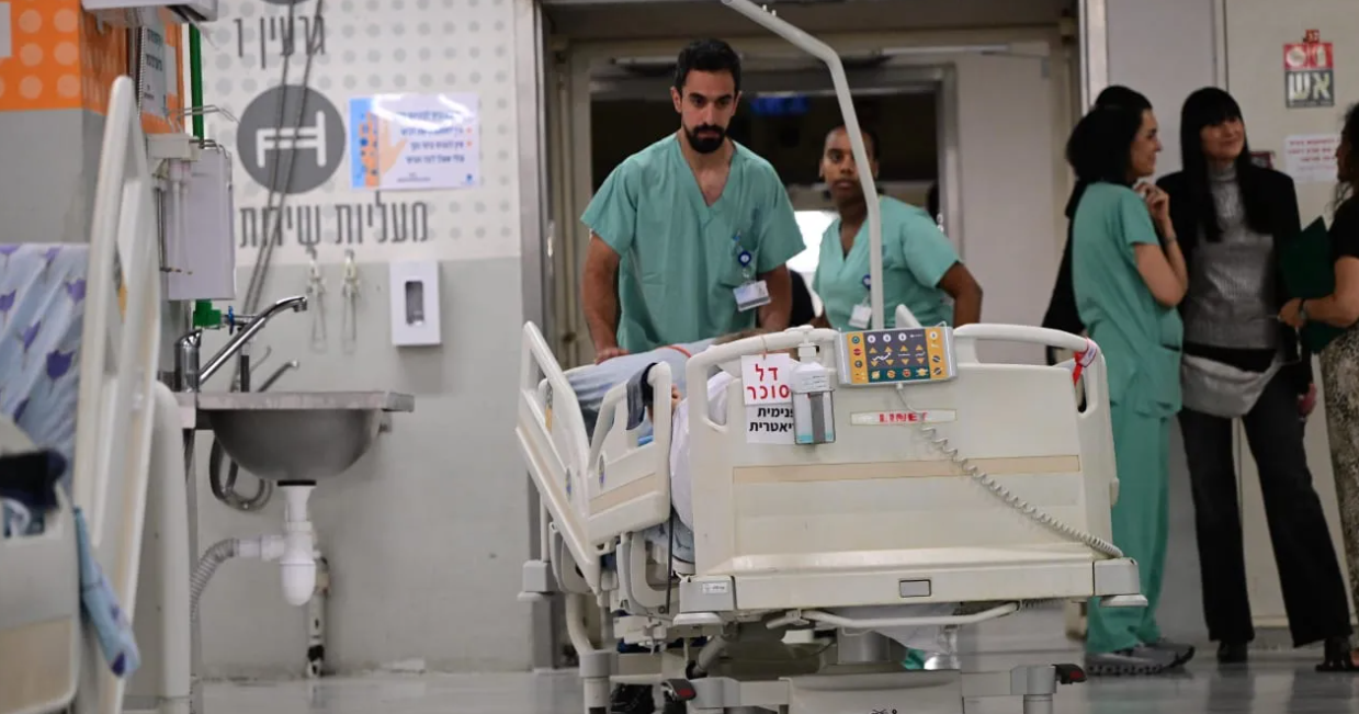 ISRAEL EN MODO DE GUERRA TOTAL: HOSPITALES BAJO TIERRA, ESCUELAS CERRADAS Y UN PAÍS QUE APRENDE A VIVIR BAJO LOS MISILES