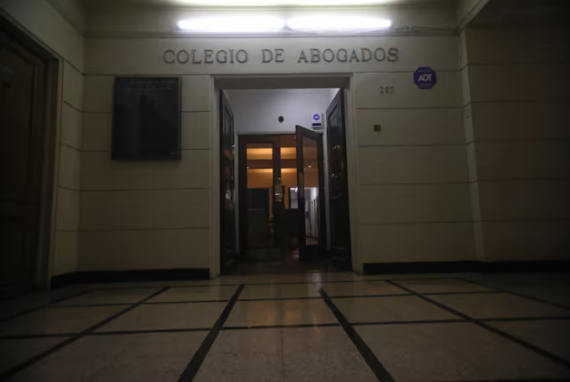¿CUÁNTOS MÁS DEBIERAN SER EXPULSADOS POR COIMEROS? EL COLEGIO DE ABOGADOS EXPULSA A LUIS HERMOSILLA EN FALLO UNÁNIME, PERO EL CASO AUDIO TIENE MÁS PROTAGONISTAS QUE TODAVÍA EJERCEN LA PROFESIÓN