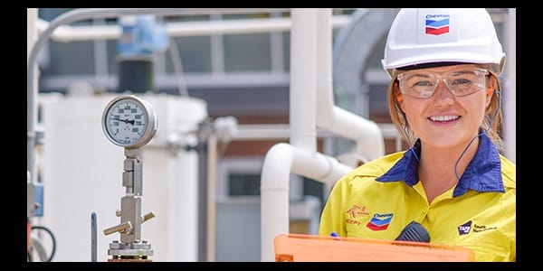 CHEVRON SUBE 1.4% · PACTO DE 20 AÑOS PARA ENERGIZAR UN DATA CENTER DE MICROSOFT EN TEXAS
