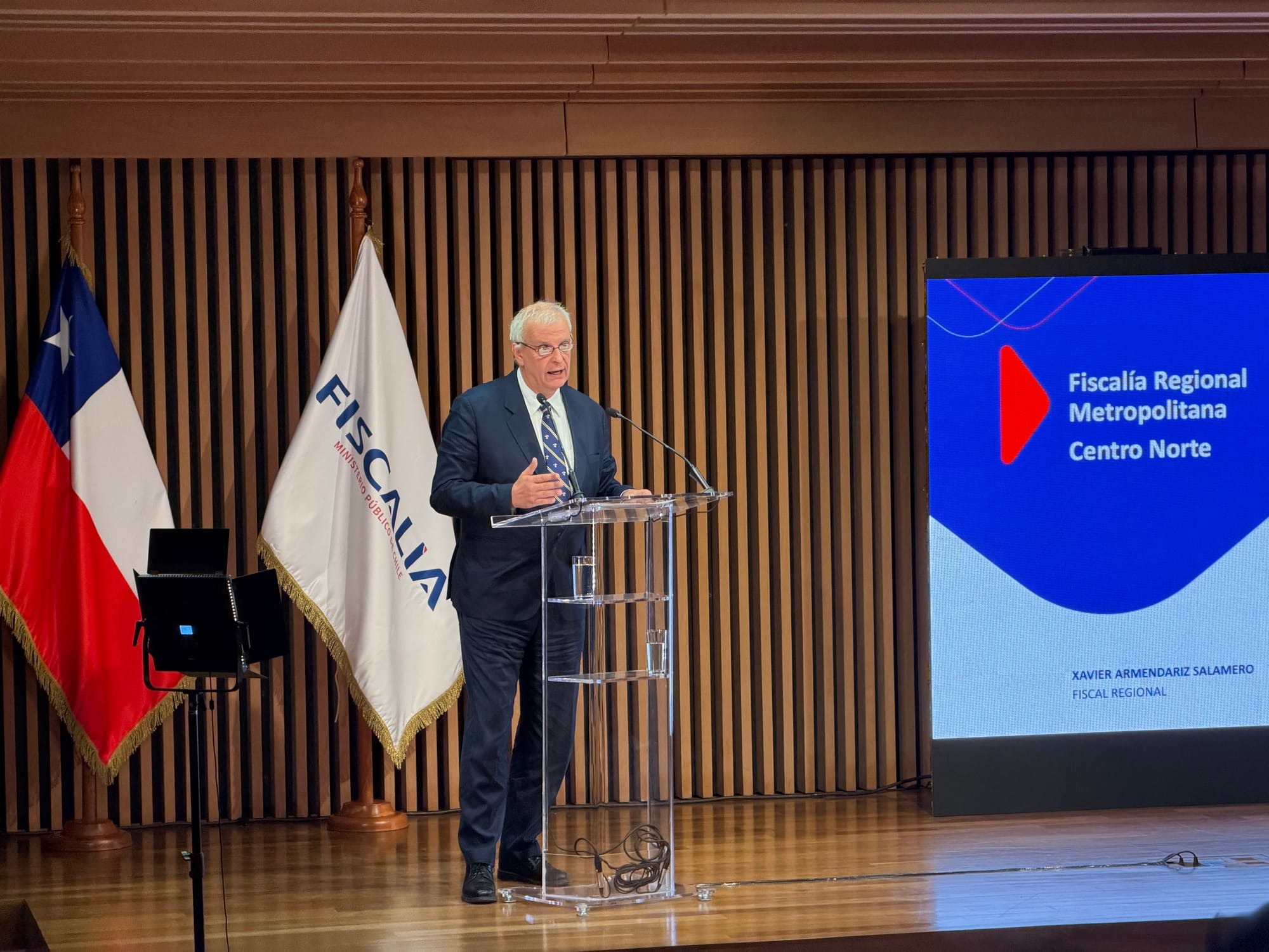UNA VERGÜENZA: LA FISCALÍA NACIONAL REINCORPORA A XAVIER ARMENDÁRIZ Y REABRE EL DEBATE SOBRE LA "SILLA MUSICAL" QUE IMPIDE QUE NUEVOS LIDERAZGOS LLEGUEN AL MINISTERIO PÚBLICO