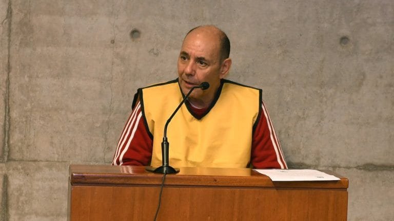 UN TERRORISTA DE IZQUIERDA, CUIDADO CON CARIÑO Y ESMERO: GENDARMERÍA RECOMIENDA TRASLADAR AL COMANDANTE RAMIRO DE VUELTA A RANCAGUA PORQUE EN EL REPAS "EL AGUA SALE MUY HELADA"