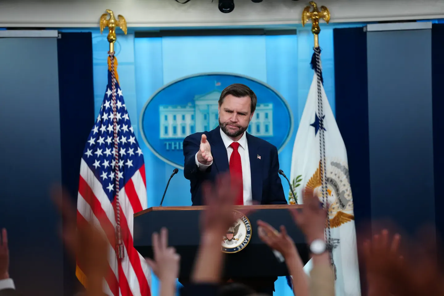 #INTERNACIONAL — EL PEÓN Y LOS ÁRBITROS: ESTADOS UNIDOS CIERRA UN COMITÉ DE PAZ CON IRÁN, CATAR Y PAKISTÁN EN SUIZA, MIENTRAS ISRAEL Y LOS PAÍSES ÁRABES ATACADOS POR TEHERÁN QUEDAN FUERA DE LA MESA