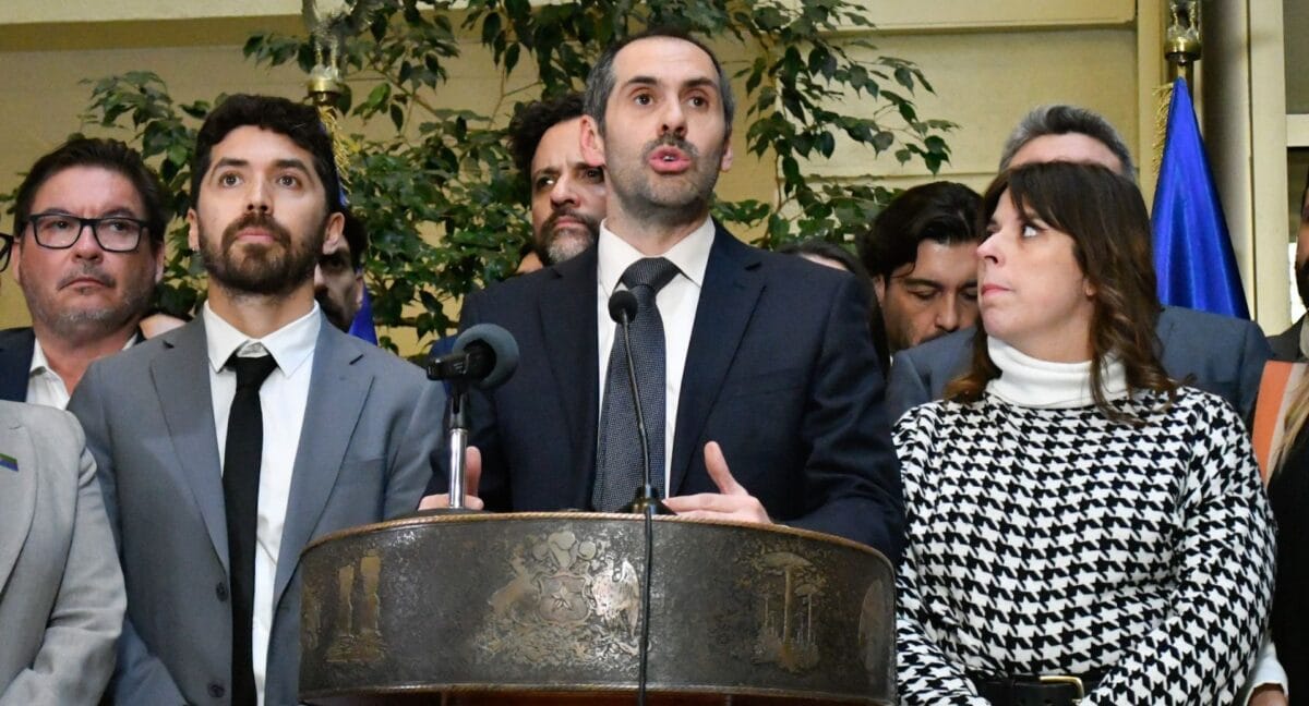 CHILE VAMOS SALVA A GRAU: LA DERECHA "TRADICIONAL" HUNDIÓ LA ACUSACIÓN QUE LIBERTARIOS Y REPUBLICANOS LEVANTARON EN SU CONTRA, Y EL EXMINISTRO SE LO AGRADECIÓ EN PÚBLICO
