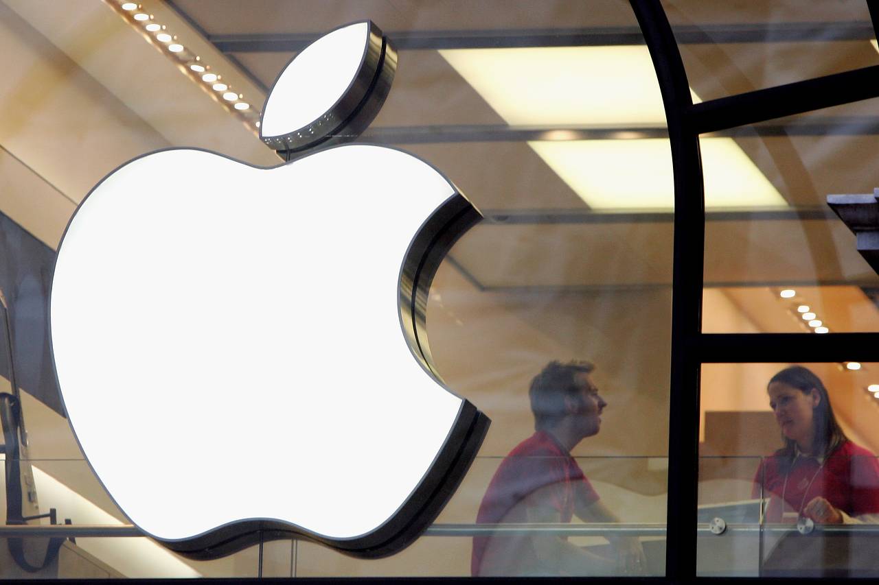 APPLE VUELVE A SER REFUGIO: LIDERA EL RÉCORD DEL DOW EN PLENA HUIDA DE LOS CHIPS
