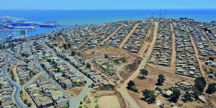 DONDE BORIC MIRÓ PARA EL LADO, KAST ACTÚA: ARRANCA LA SEGUNDA ETAPA DEL DESALOJO DE LA MEGATOMA DE SAN ANTONIO, CON 2,5 HECTÁREAS Y 100 VIVIENDAS YA RECUPERADAS