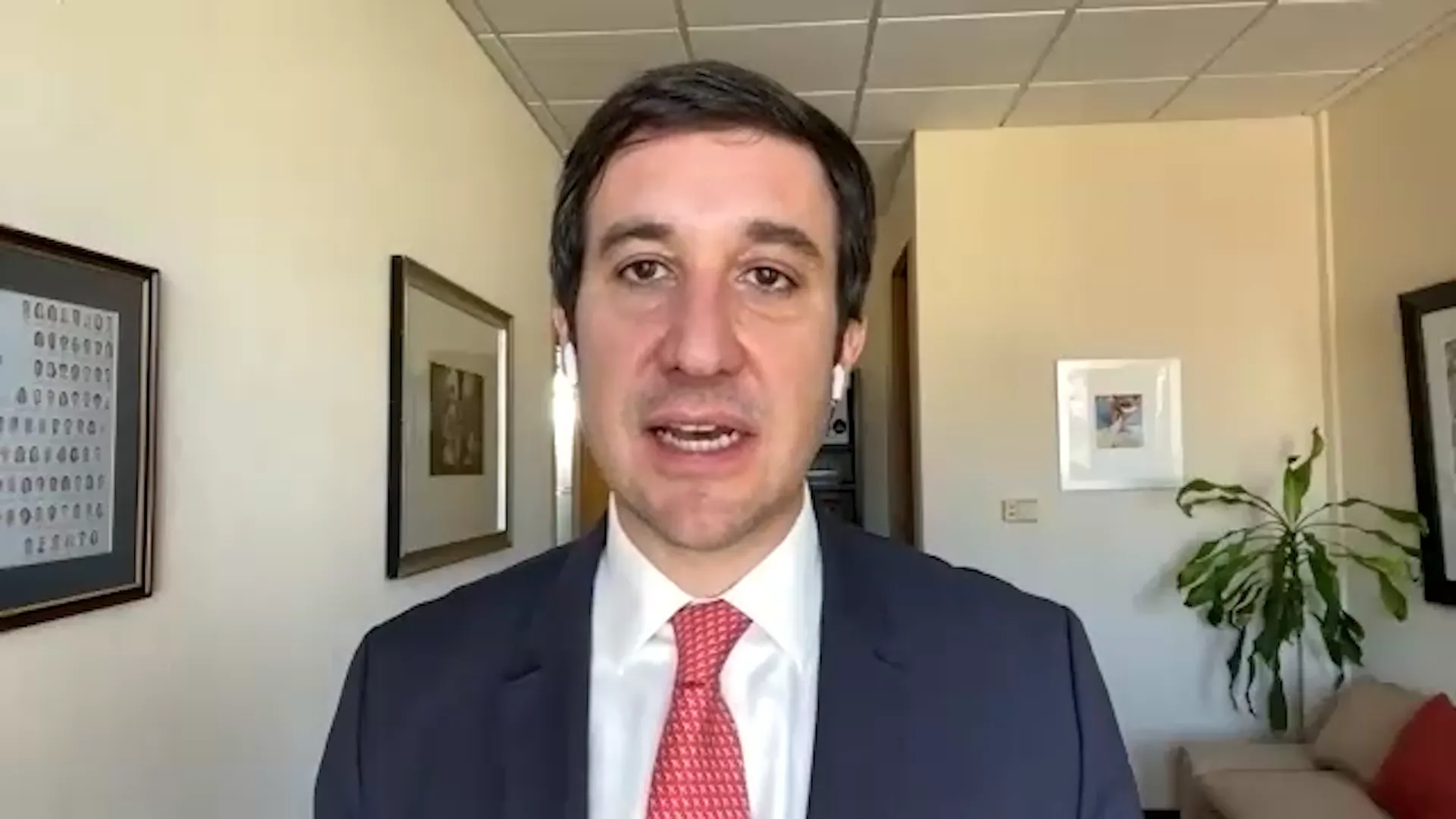 HABLA LA "DERECHITA COBARDE": RAMÍREZ (UDI) RESPONDE A LAS CRÍTICAS Y PIDE UNA "REFLEXIÓN PROFUNDA" AL RESTO DEL OFICIALISMO