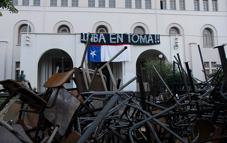 LA DIPUTADA "REVOLUCIONARIA": SCHNEIDER CUESTIONA LAS REJAS QUE INSTALÓ EL INBA EN LOS BAÑOS QUE LOS ENCAPUCHADOS USABAN PARA ARMAR SUS BOMBAS MOLOTOV
