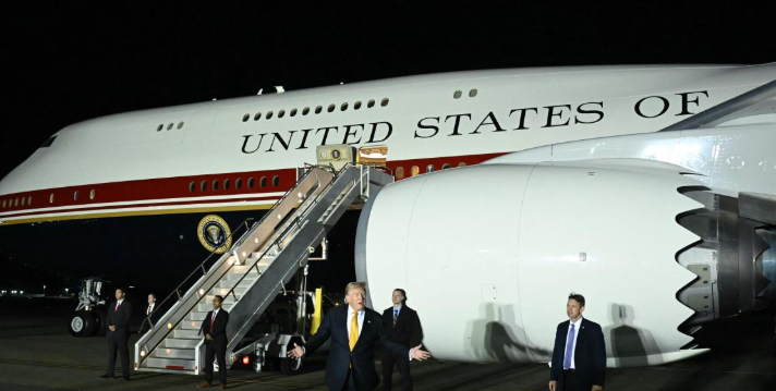 EL ESCAPE SECRETO DE TRUMP DE TURQUÍA: UNA AMENAZA DE ATENTADO IRANÍ OBLIGÓ A CAMBIARLO DE AVIÓN Y ENGAÑAR A SU PROPIA COMITIVA DE PRENSA
