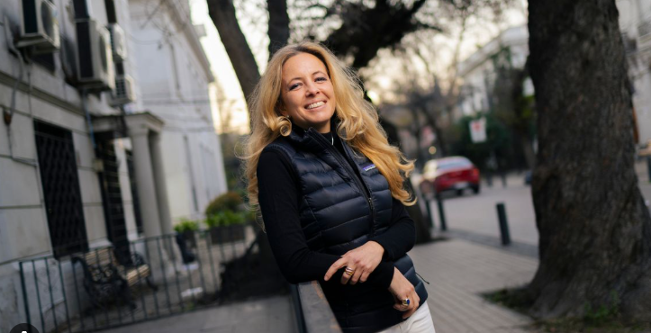 KAISER NO AFLOJA: LA SENADORA VUELVE A EXIGIRLE "CORAJE" A KAST PARA INDULTAR A UNIFORMADOS, MIENTRAS 60 DIPUTADOS OFICIALISTAS SE SUMAN A LA PRESIÓN