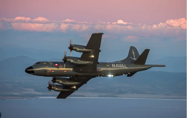 EL «CABO ODGER» Y UN ORION FISCALIZAN A 390 PESQUEROS EXTRANJEROS FRENTE A IQUIQUE: VIGILAR EL MAR TAMBIÉN ES SOBERANÍA