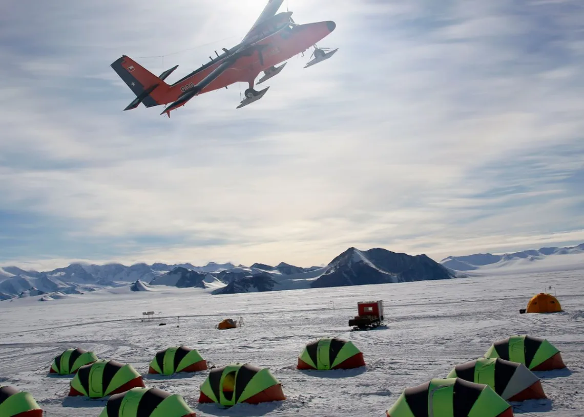 CHILE SUBE AL TECHO DE LA ANTÁRTIDA: PRESENCIA, CIENCIA Y SOBERANÍA EN EL MONTE VINSON