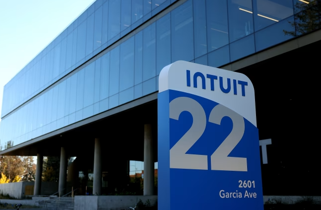 INTUIT CAE −14% — ANUNCIA RECORTE DEL 17% DE SU PLANTILLA Y DECEPCIONA EN INGRESOS DE TURBOTAX post image