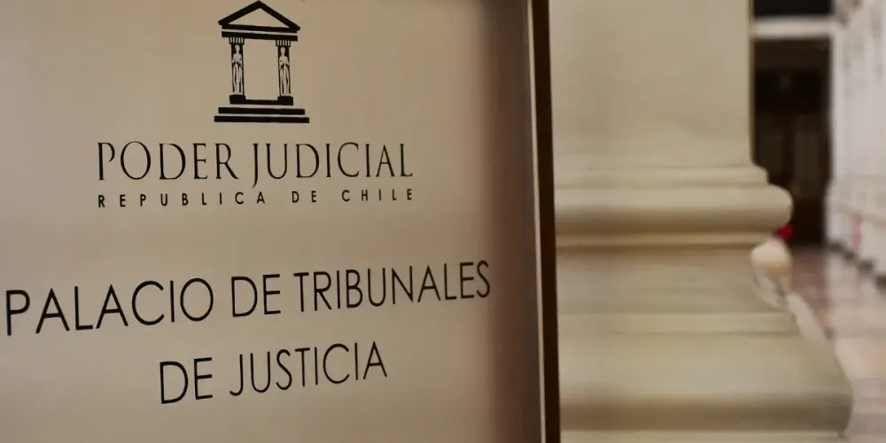 PRIVILEGIO ILUSTRÍSIMO: LOS MINISTROS DE LA CORTE DE APELACIONES DE SANTIAGO QUIEREN VÍAS EXCLUSIVAS — LA CASTA JUDICIAL Y SU INSACIABLE APETITO DE PRIVILEGIOS post image