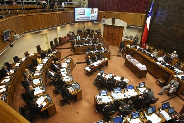 TRES VOTOS DE DIFERENCIA Y EL GOBIERNO LE LLAMA "UNIDAD": EL SENADO APRUEBA LA MEGARREFORMA DE KAST POR EL MARGEN MÁS ESTRECHO POSIBLE, MIENTRAS EL PS ROMPE EL DIÁLOGO Y CRUZ-COKE EXPONE A QUIÉNES LE NIEGAN VIVIENDA A LAS VÍCTIMAS DEL BIOBÍO post image