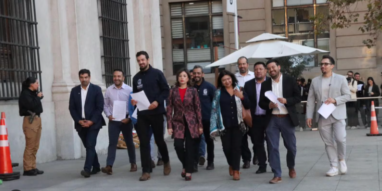 ALCALDES QUE VIVEN DE LAS CONTRIBUCIONES SE REÚNEN EN COQUIMBO PARA DEFENDER EL STATU QUO QUE LOS FINANCIA — Y LO LLAMAN "DEMOCRACIA" post image