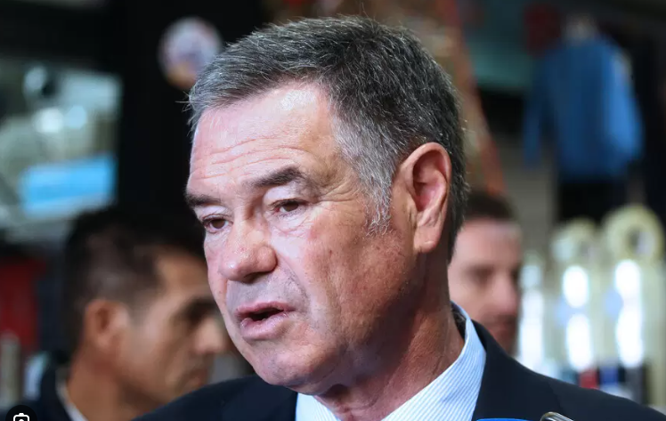 EL CORLEONE DE CHILE VAMOS: MANUEL JOSÉ OSSANDÓN SE VA A PARAGUAY CON KAST, PERO DEJA DICHO QUE HABRÍA VOTADO EN CONTRA DE LA AC A GRAU, Y ACUSA A LOS REPUBLICANOS DE MANOSEAR EL INSTRUMENTO IGUAL QUE LA IZQUIERDA post image