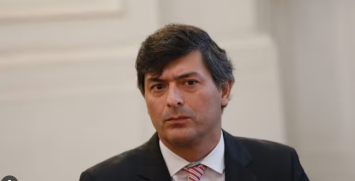 "NINGÚN HIJITO DE PAPÁ PAGA EN CHILE": PARISI ANTICIPA QUE EL SENADO SALVARÁ A GRAU, Y ACUSA A LA ÉLITE DE "FACHOS" Y "COMUNACHOS" DE CUIDARSE ENTRE SÍ MIENTRAS LA GENTE COMÚN PAGA LAS CONSECUENCIAS post image