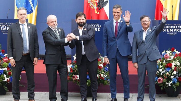 UN RAMILLETE DE CORRUPTOS: LOS INVITADOS DE BORIC A "DEMOCRACIA SIEMPRE" ENFRENTAN CORRUPCIÓN, FRAUDE ELECTORAL Y ESCÁNDALO — LA CUMBRE QUE ENVEJECIÓ MUY MAL post image