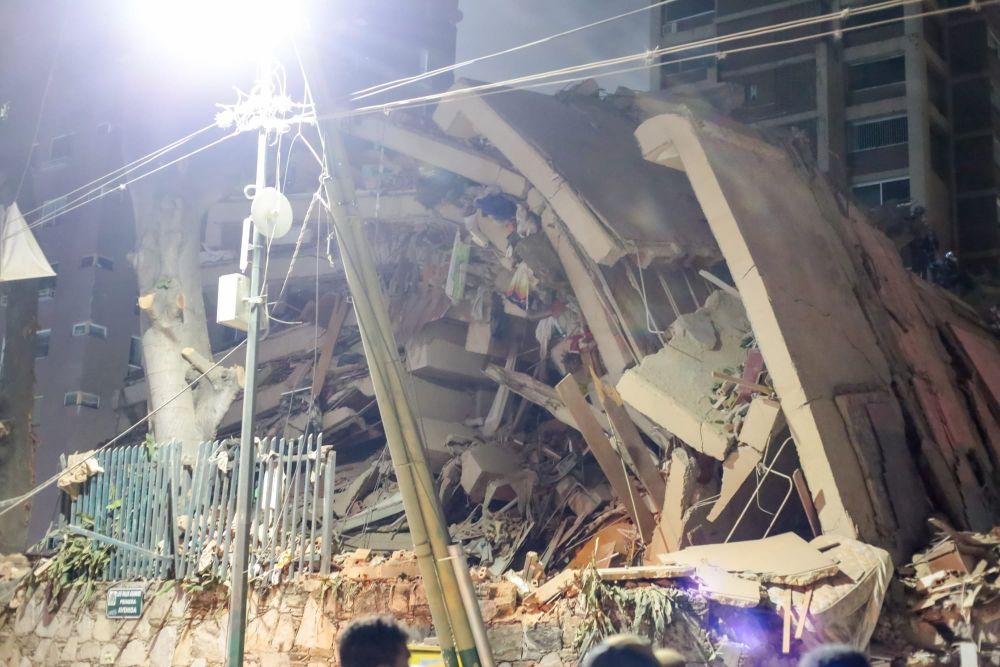 LA GUAIRA, ZONA DE DESASTRE: UN DOBLE TERREMOTO DE MAGNITUD 7,2 Y 7,5 DEJA A VENEZUELA EN ESTADO DE EMERGENCIA, CON UN BALANCE OFICIAL DE 32 MUERTOS QUE EL PROPIO GOBIERNO ADMITE QUE PODRÍA SER MUCHO MAYOR post image