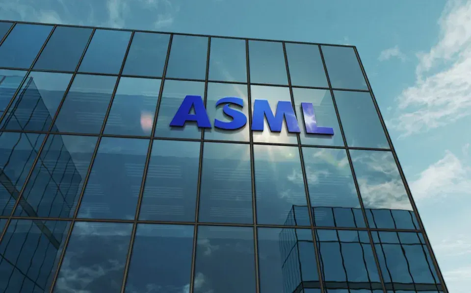 ASML TIRA DEL REBOTE EUROPEO: EL REY DE LA LITOGRAFÍA DESAFÍA LA CORRECCIÓN DE LOS CHIPS post image