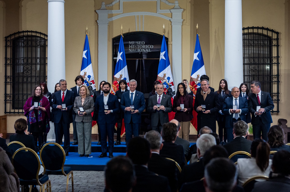 KAST REÚNE A EXPRESIDENTES POR EL BICENTENARIO post image