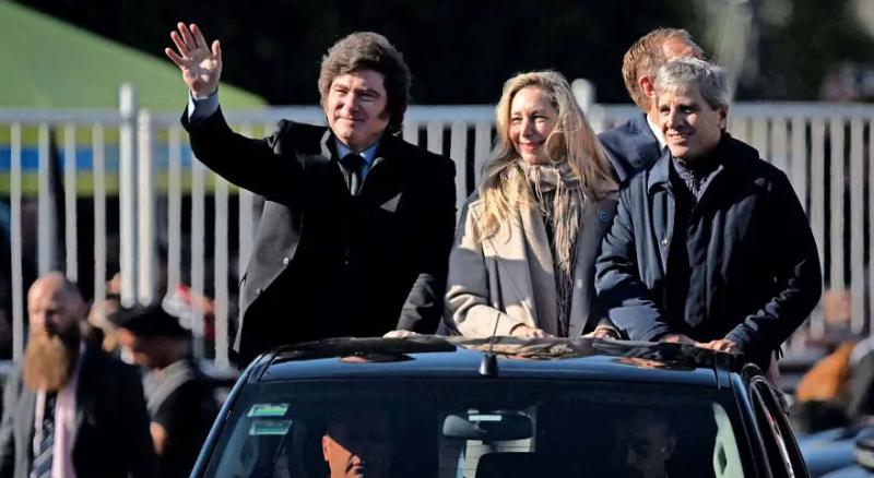 LOS "BROTES VERDES" DE MILEI: LAS TRES GRANDES CALIFICADORAS ELEVAN LA NOTA CREDITICIA DE ARGENTINA post image