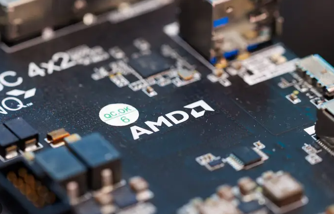 AMD TOCA MÁXIMO HISTÓRICO Y WALL STREET LE PONE UN NUEVO TECHO: 615 DÓLARES post image