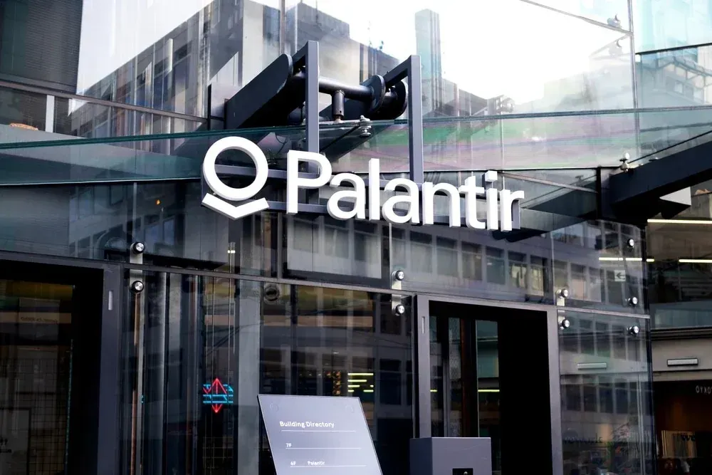 PALANTIR, DE PARIA A OPORTUNIDAD: D.A. DAVIDSON LA SUBE A COMPRA PESE AL DESPLOME DEL 29% EN 2026 post image