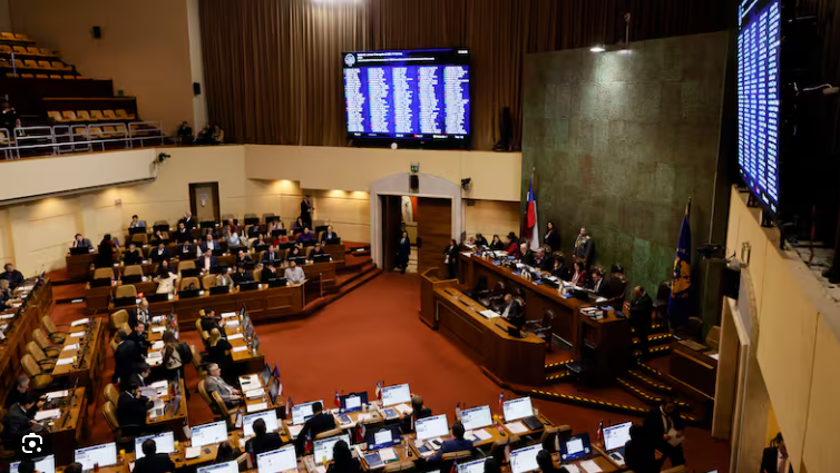 LEY NAIN-RETAMAL 2.0: LA CÁMARA APRUEBA EXTENDER LA LEGÍTIMA DEFENSA PRIVILEGIADA A LOS UNIFORMADOS EN SU DÍA LIBRE post image