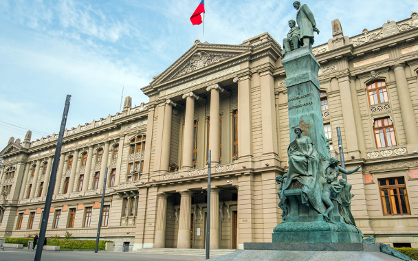 ¿PODER JUDICIAL CORRUPTO? CADEM REVELA QUE 75% LO EVALÚA NEGATIVAMENTE Y 82% CREE QUE NO ASEGURA IGUALDAD ANTE LA LEY post image