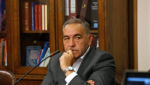 "MIENTRAS YO ESTÉ, NO VA A PODER ENTRAR": FIDEL ESPINOZA VUELVE A LA PRIMERA PLANA, AHORA POR UNA INVESTIGACIÓN DE VIOLENCIA INTRAFAMILIAR post image
