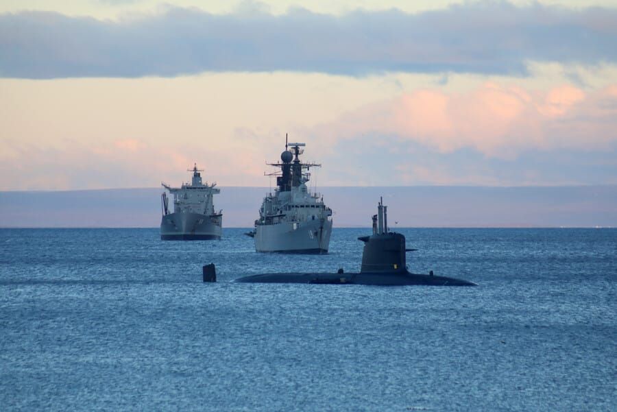 SIETE EXCOMANDANTES EN JEFE DE LA ARMADA RESPONDEN A LOS EXCANCILLERES: «LA CONFIANZA NO SE CONSTRUYE SOSLAYANDO LAS DIFERENCIAS» CON ARGENTINA Y PIDEN UNA RESPUESTA A LOS DECRETOS 457/2021 Y 256/2010 post image