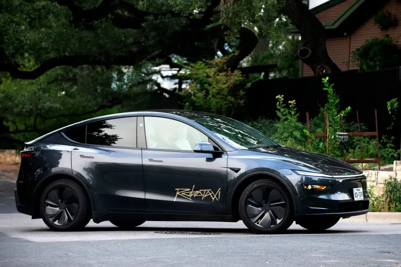 TESLA LANZA ROBOTAXI EN SAN FRANCISCO · PRIMER SERVICIO COMERCIAL SIN CONDUCTOR · $4.20/VIAJE post image