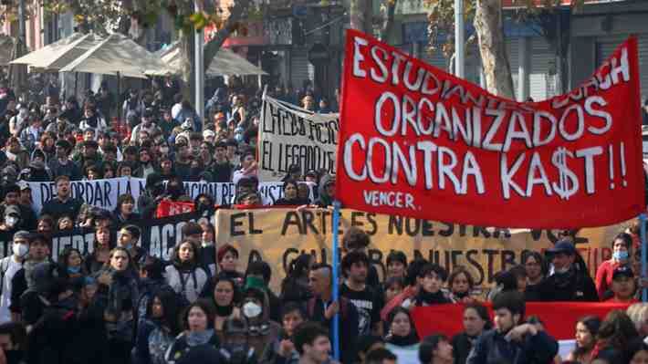 LOS 26 GRUPOS QUE SALIERON A MARCHAR CONTRA KAST: UN MAPA DEL IZQUIERDISMO ORGANIZADO QUE NO ACEPTA EL RESULTADO ELECTORAL post image