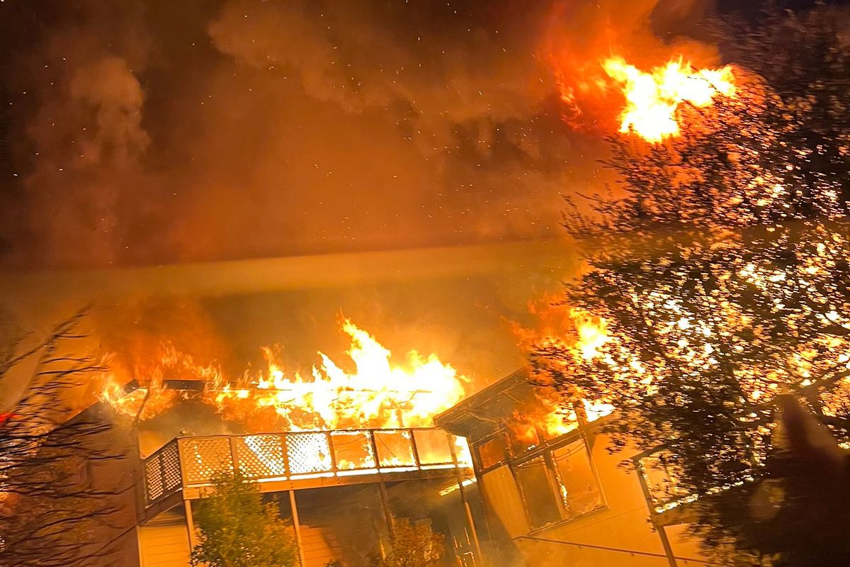 2-alarm fire destroys Shasta Road home in the Berkeley Hills