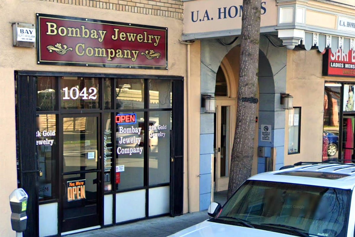 Armed robbery crew hits jewelry shop, takes $500K in goods