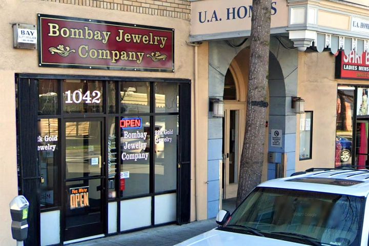 Armed robbery crew hits jewelry shop, takes $500K in goods