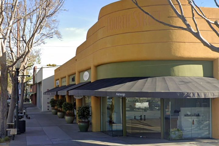 Armed carjacking attempt on Fourth Street