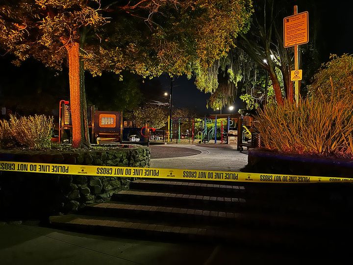 Teen stabbed in Berkeley, assailants flee on scooters