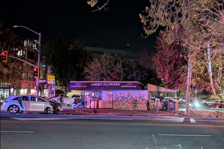 Car crash knocks out power to Berkeley neighborhoods