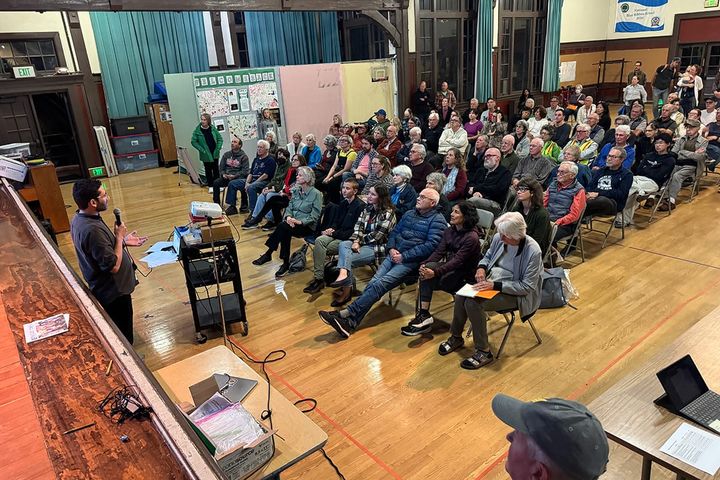 Claremont Avenue traffic safety meeting draws a crowd