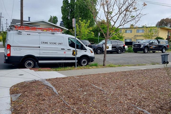 Man found dead on Berkeley sidewalk