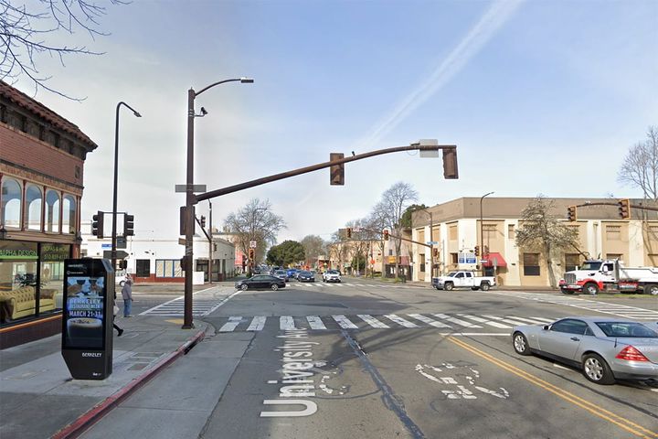 3 teenage boys arrested after violent street robbery