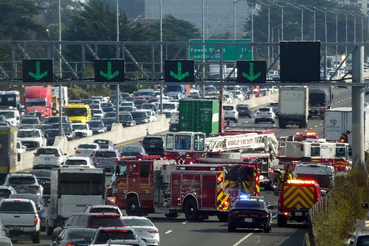 Fatal crash closes freeway lanes in Berkeley